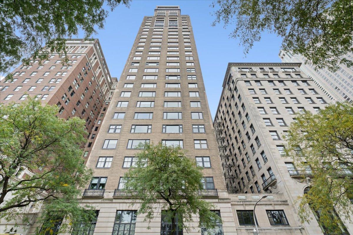 179 E Lake Shore Dr. #25W, Chicago, IL 60611