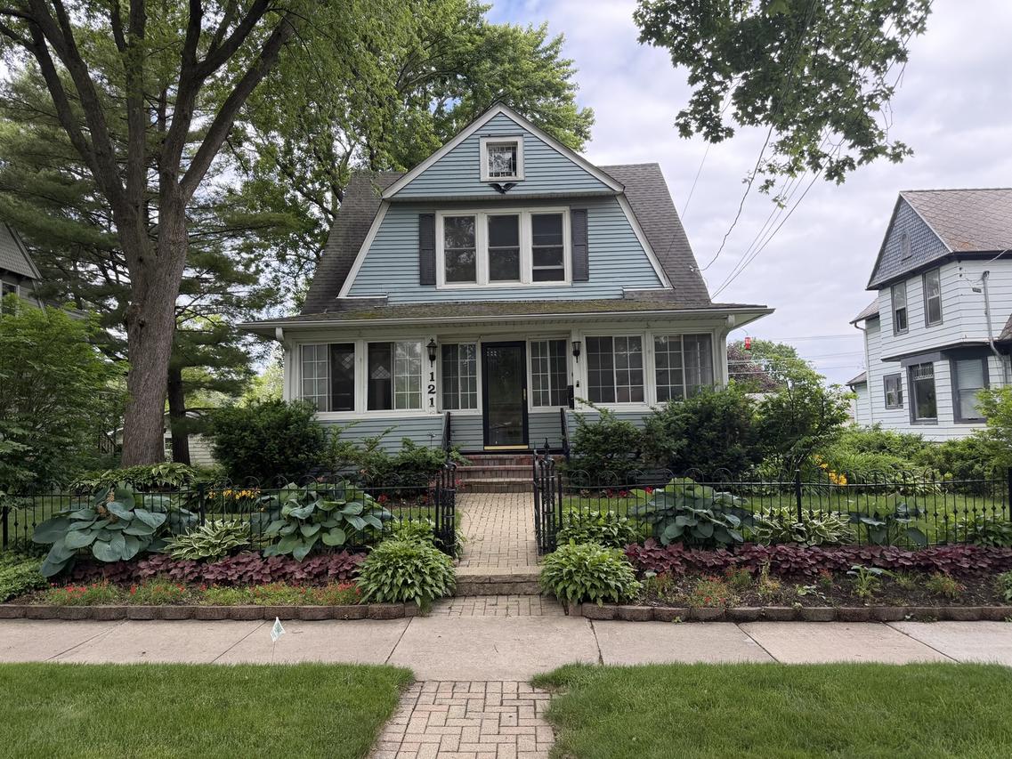 121 Alma St., Sycamore, IL 60178