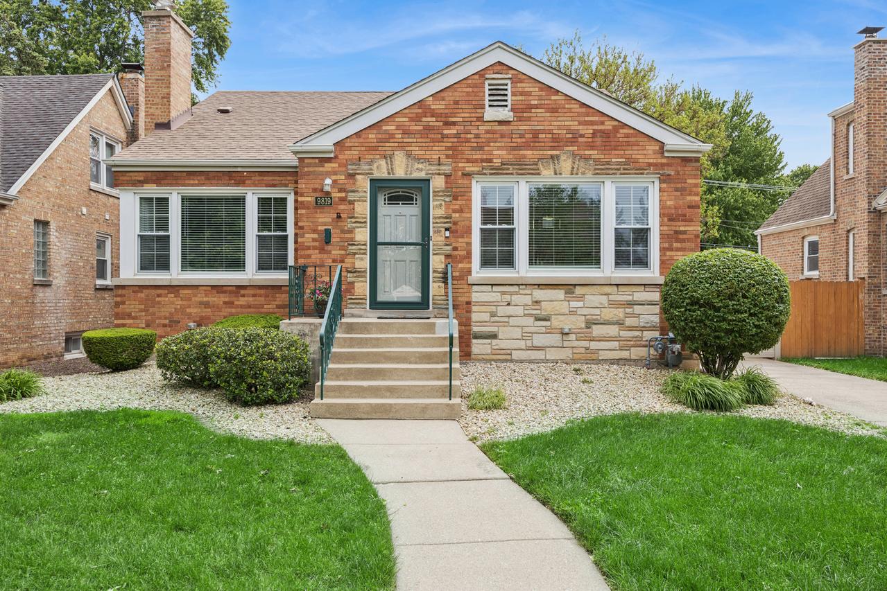 9819 S Millard Ave., Evergreen Park, IL 60805