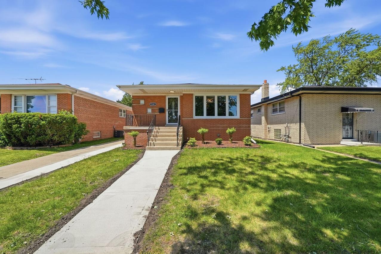 530 Bensley Ave., Calumet City, IL 60409