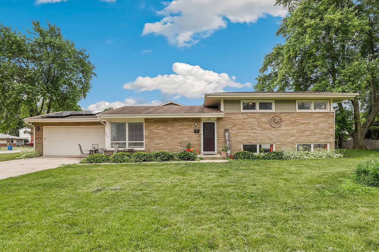 1104 New Haven Ave., Aurora, IL 60506