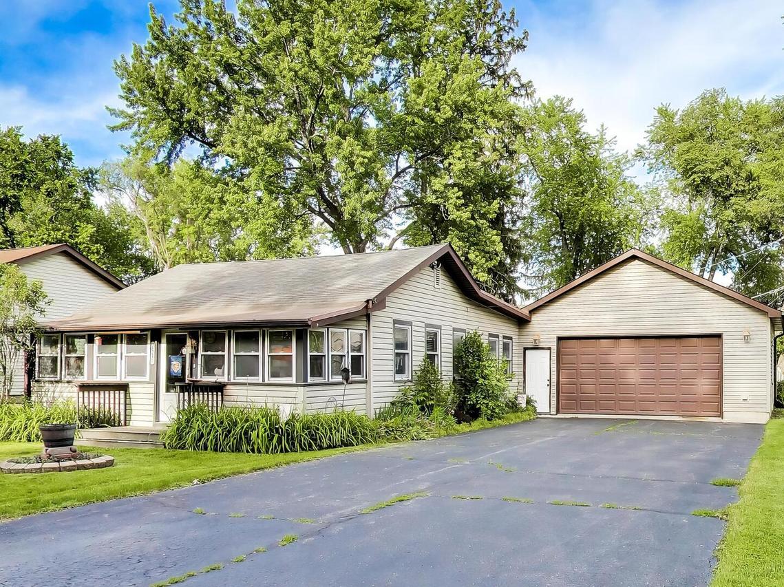 2516 Bittersweet Ave., Holiday Hills, IL 60051