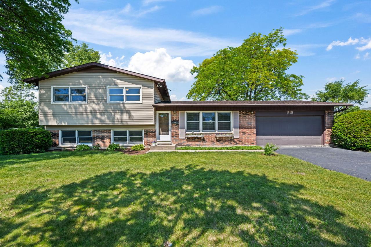 515 W Tanglewood Dr., Arlington Heights, IL 60004