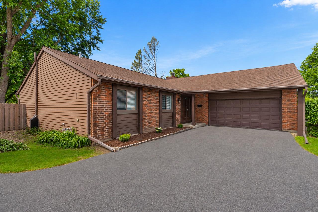 743 Parkview Ct., Roselle, IL 60172