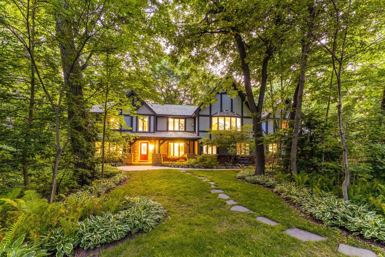 28588 N Tanglewood Ct., Libertyville, IL 60048