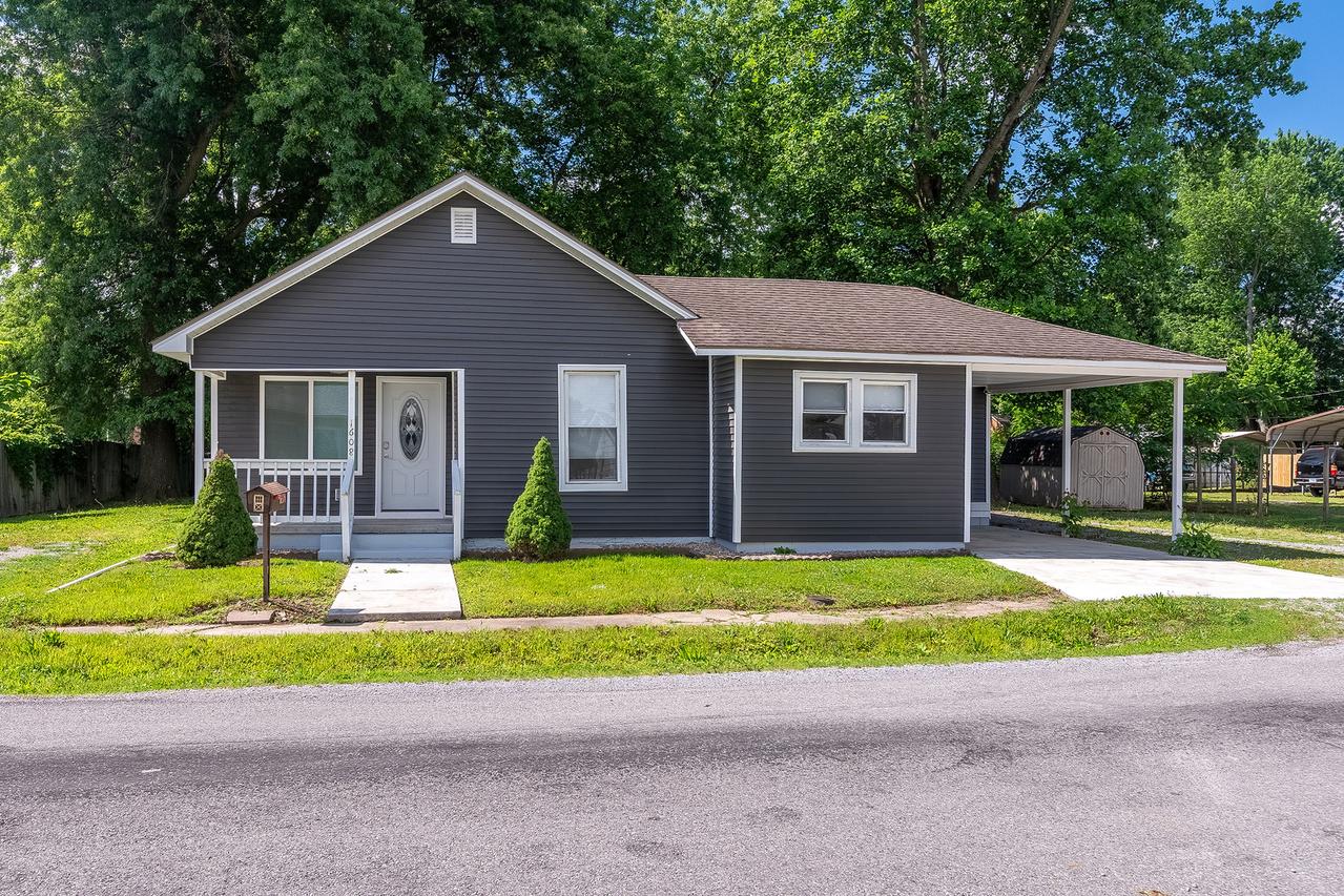 1608 W Adams St., Herrin, IL 62948