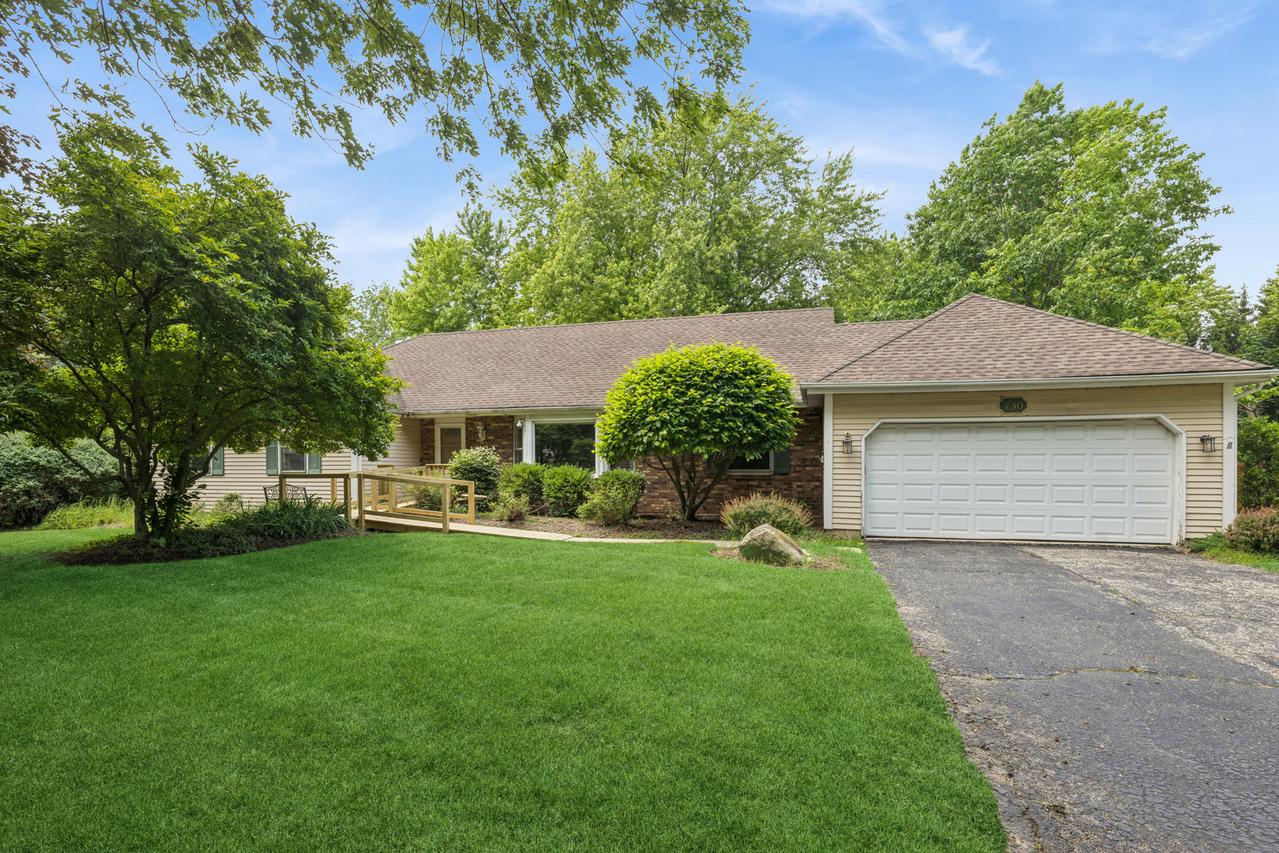 730 Yorktown Dr., Algonquin, IL 60102