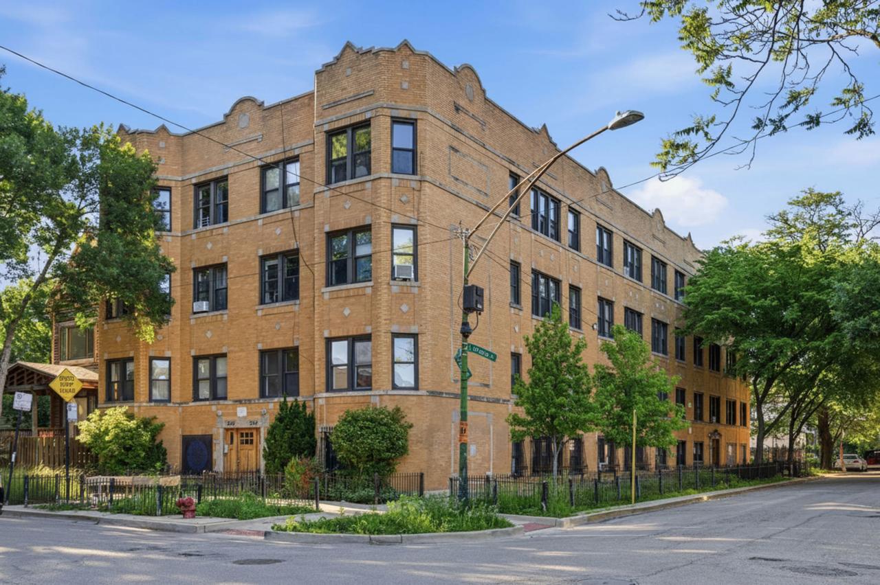 1904 N Drake Ave. #1A, Chicago, IL 60647