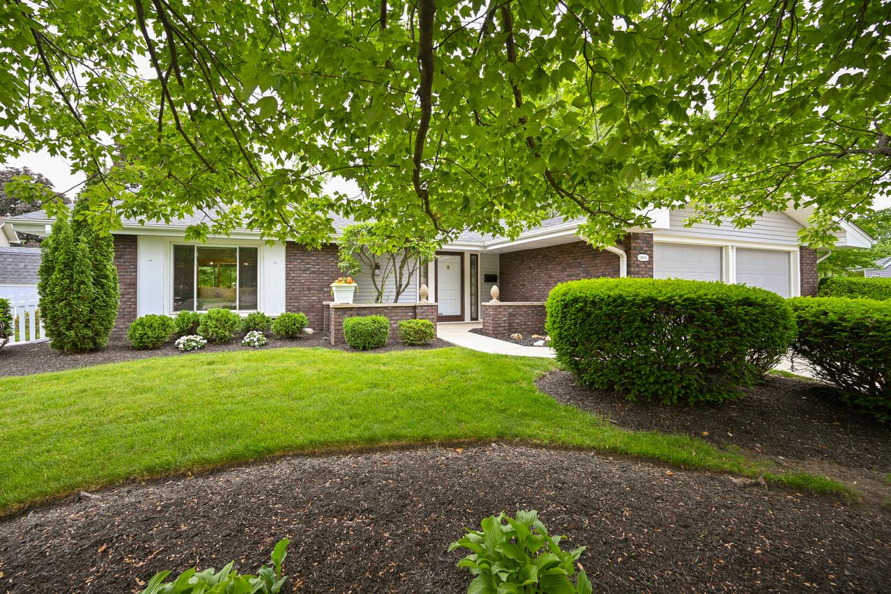 23W303 Cambridge Ct., Glen Ellyn, IL 60137
