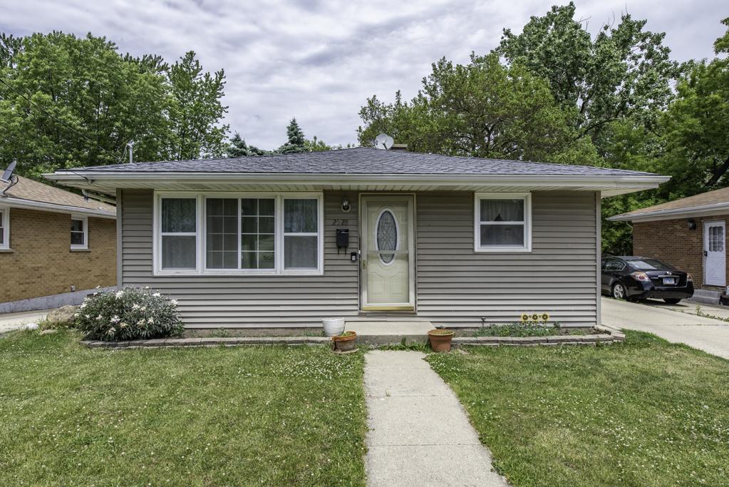 2528 Lucia Ave., Waukegan, IL 60085