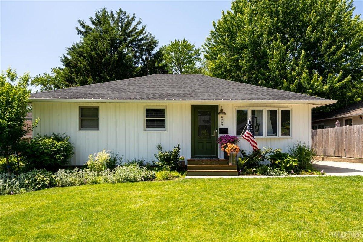 509 S 10th Ave., St. Charles, IL 60174