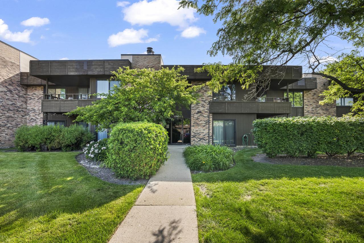 1365 N Sterling Ave. #211C, Palatine, IL 60067