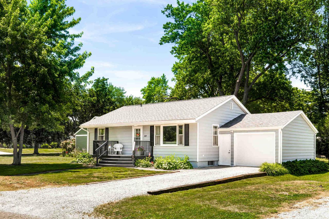 307 S Daniel St., Leroy, IL 61752