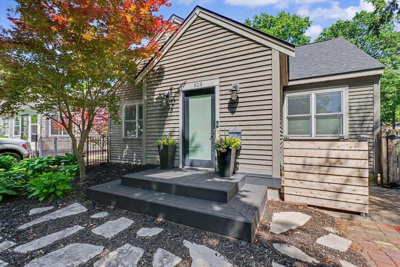 806 S Maple St., Urbana, IL 61801