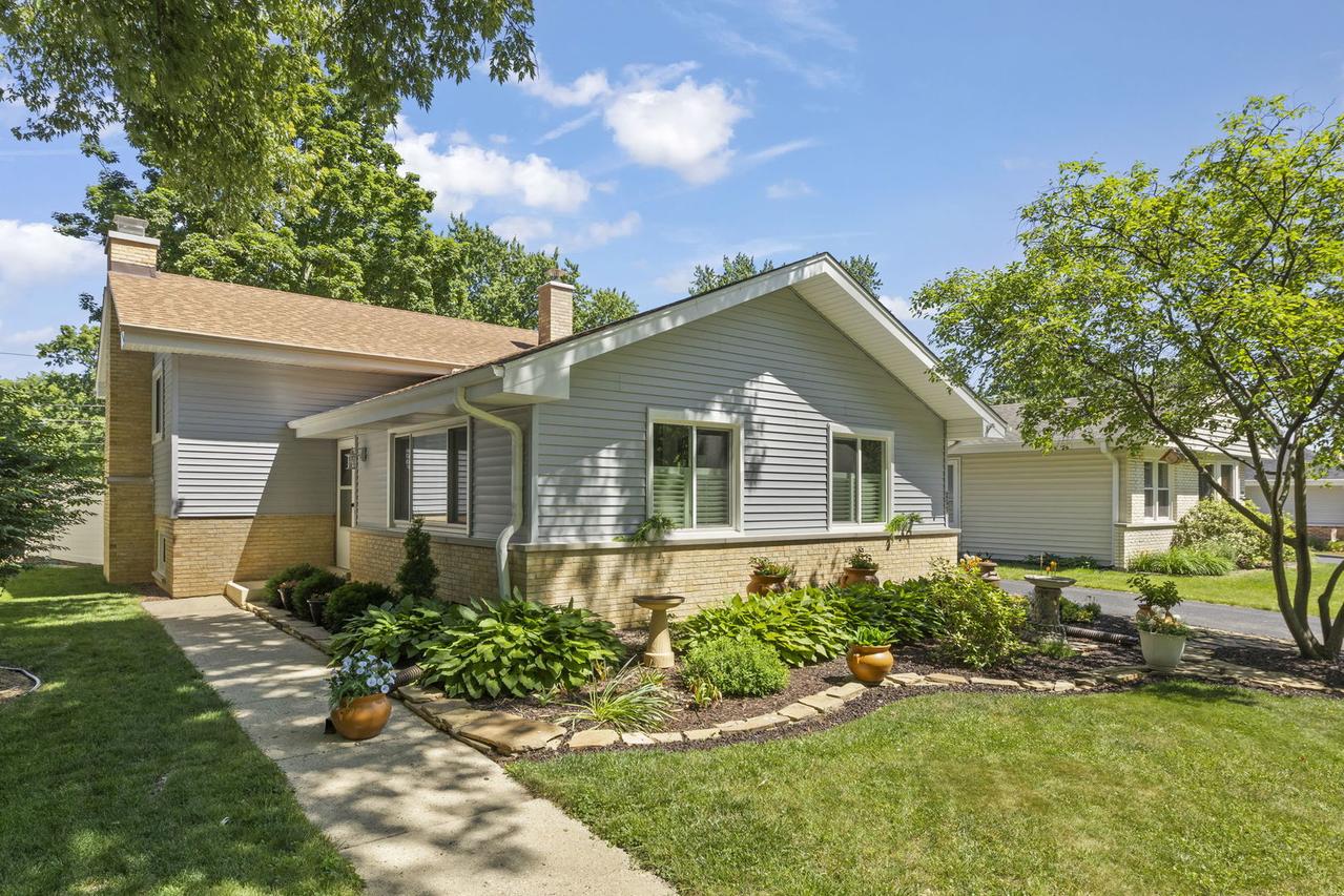 257 S Milton Ave., Glen Ellyn, IL 60137