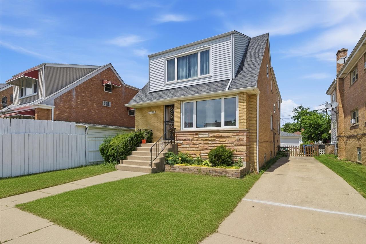 6122 W Leland Ave., Chicago, IL 60630