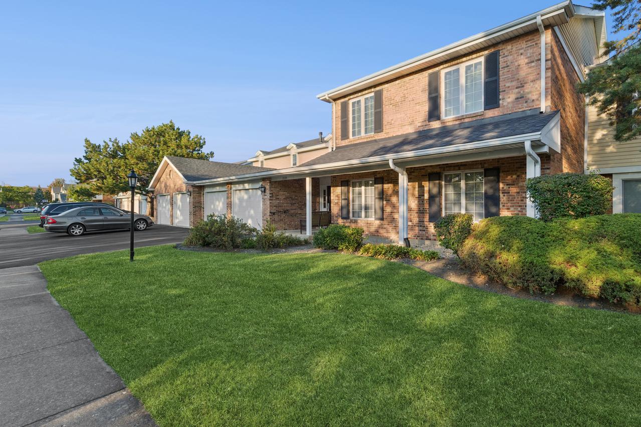 7235 Willow Way Ln. #B, Willowbrook, IL 60527