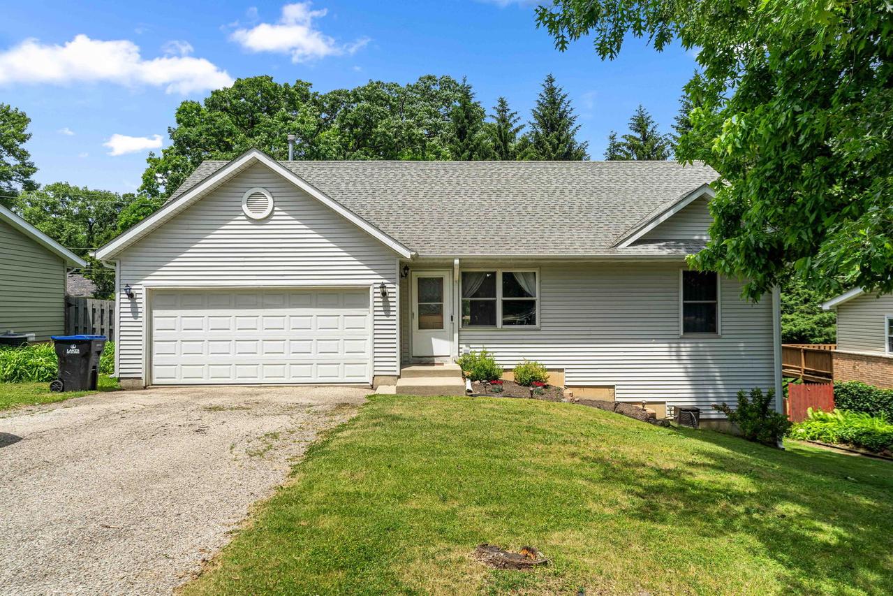1820 W Oakleaf Dr., Mchenry, IL 60051