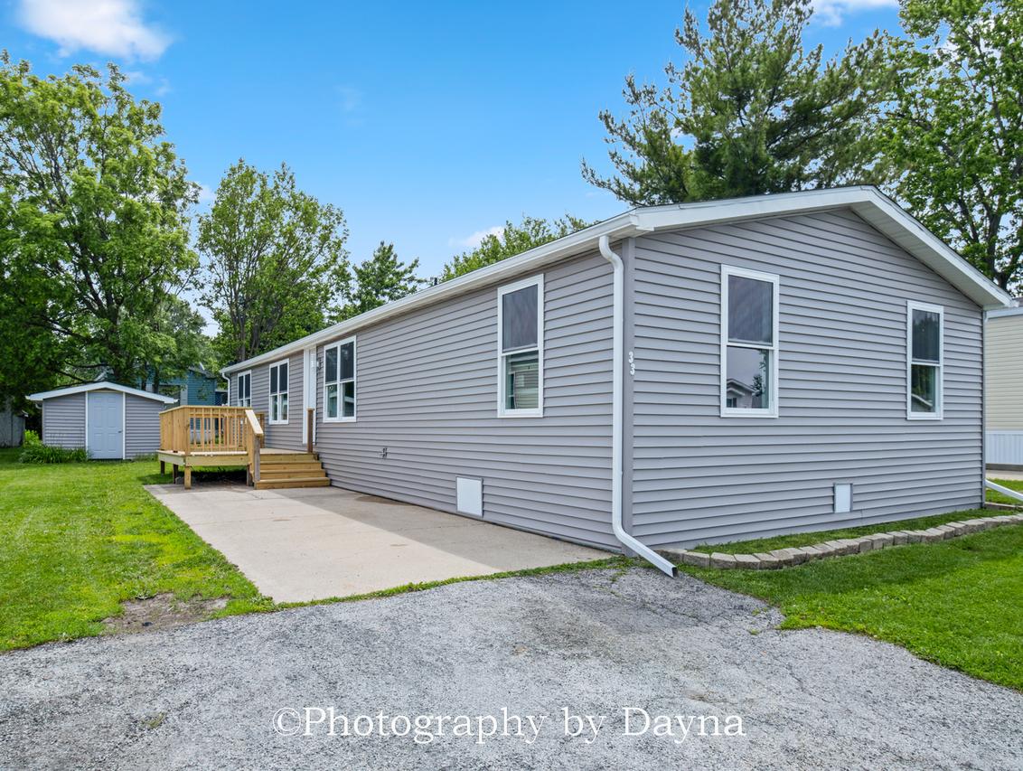 33 Saint Peters Dr., Bourbonnais, IL 60914