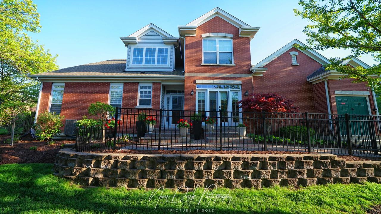 29 Lakebreeze Ct., Lake Zurich, IL 60047