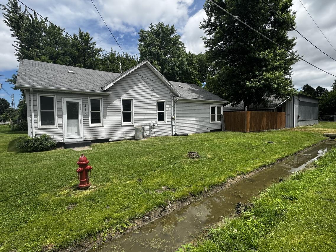 215 E Main St., Tamaroa, IL 62888