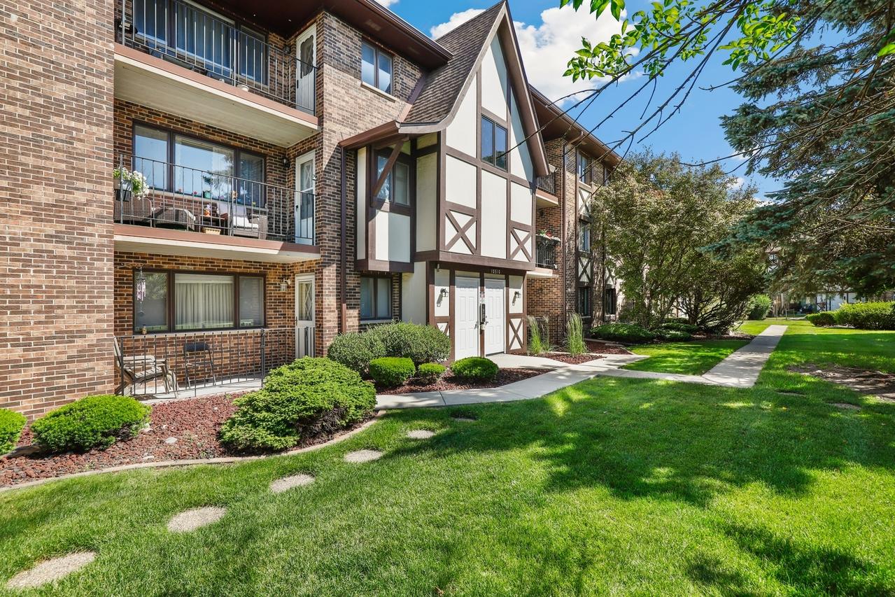 10516 Ridge Cove Dr. #25C, Chicago Ridge, IL 60415