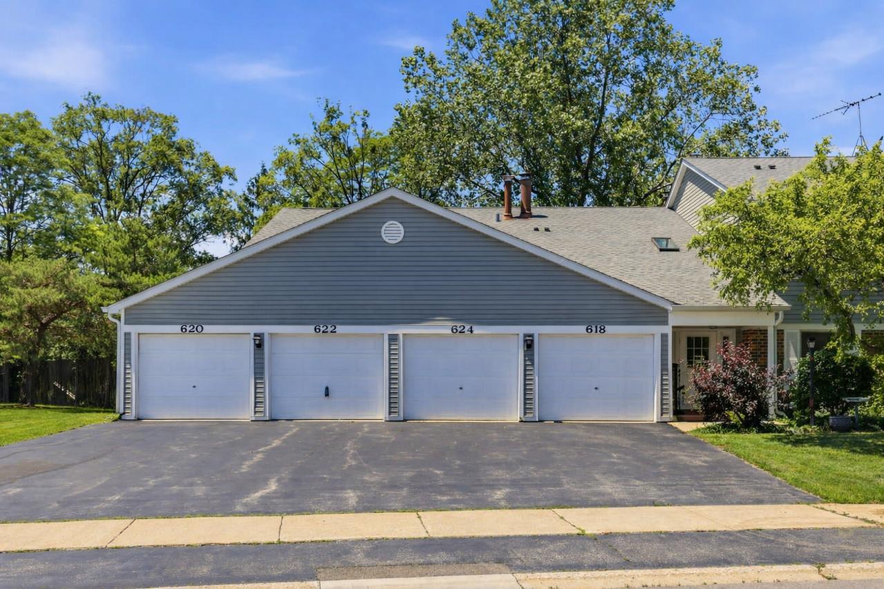 622 N Deer Run Dr. #B11, Palatine, IL 60067