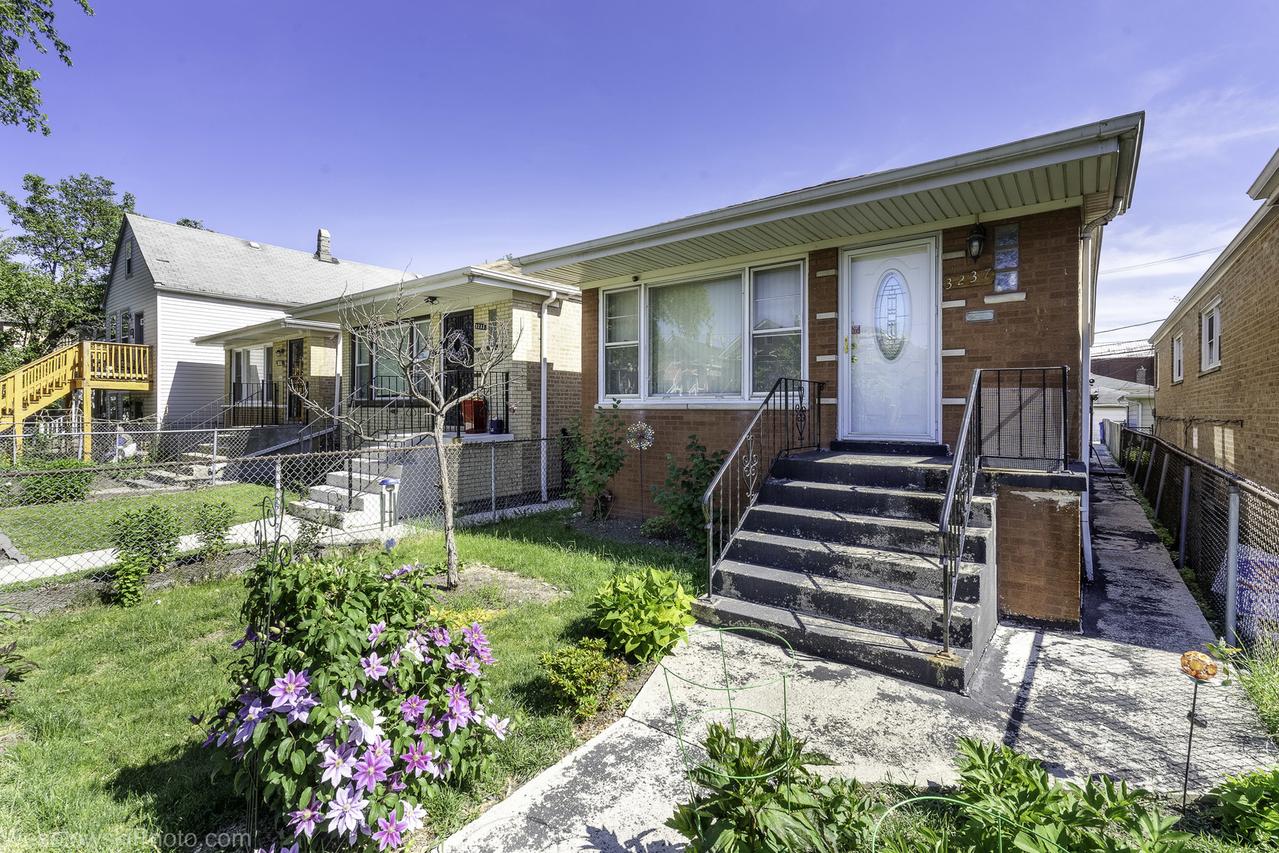 3237 W 38th Pl., Chicago, IL 60632