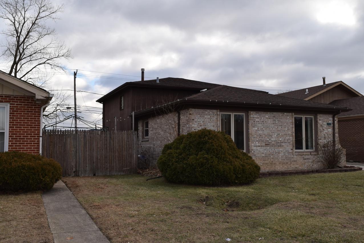 431 Hoxie Ave., Calumet City, IL 60409