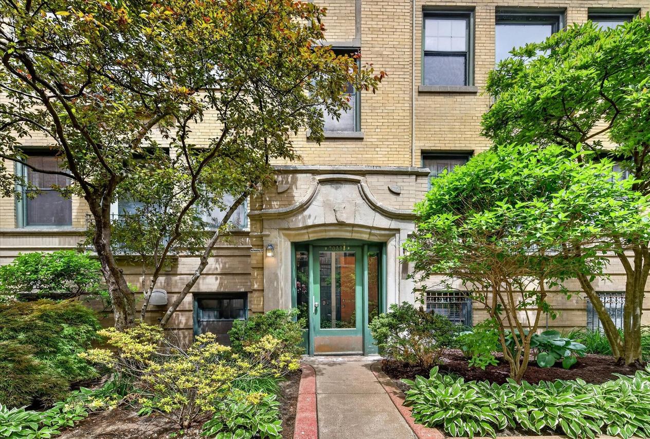 7033 N Sheridan Rd. #G, Chicago, IL 60626