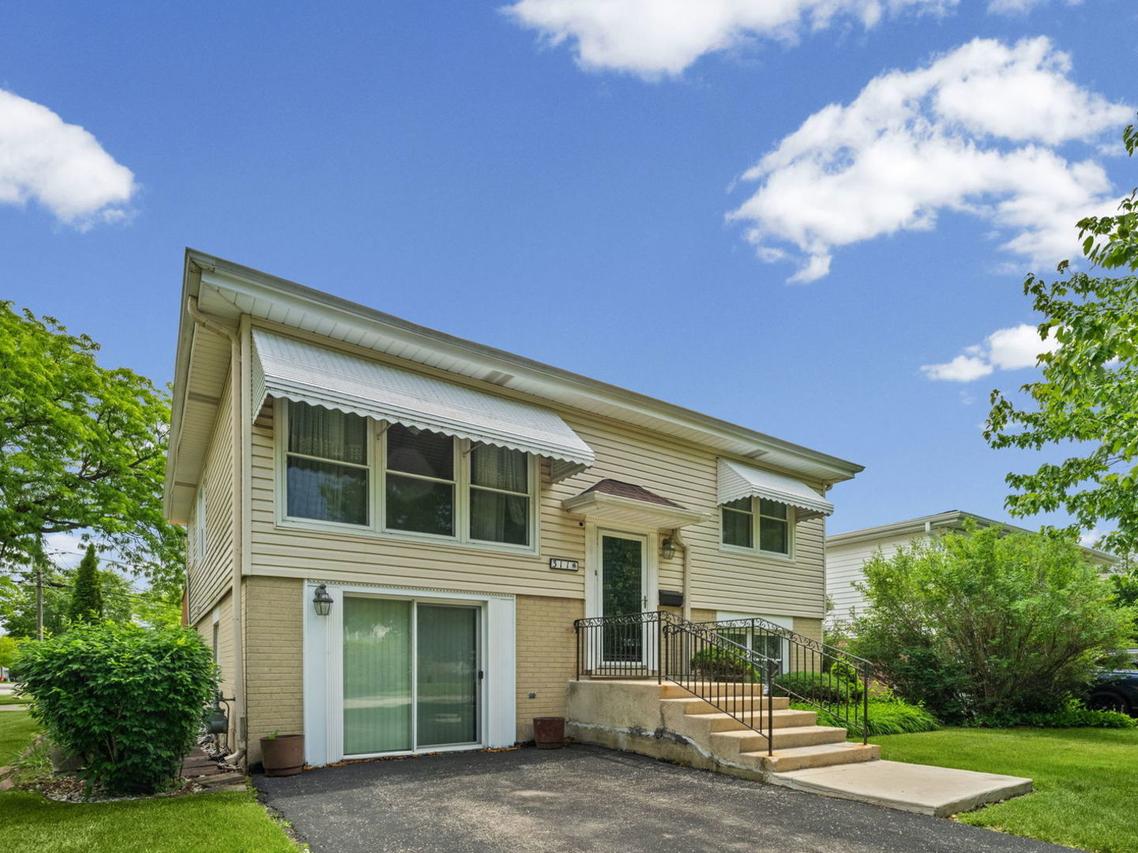 311 W Cypress St., Arlington Heights, IL 60005
