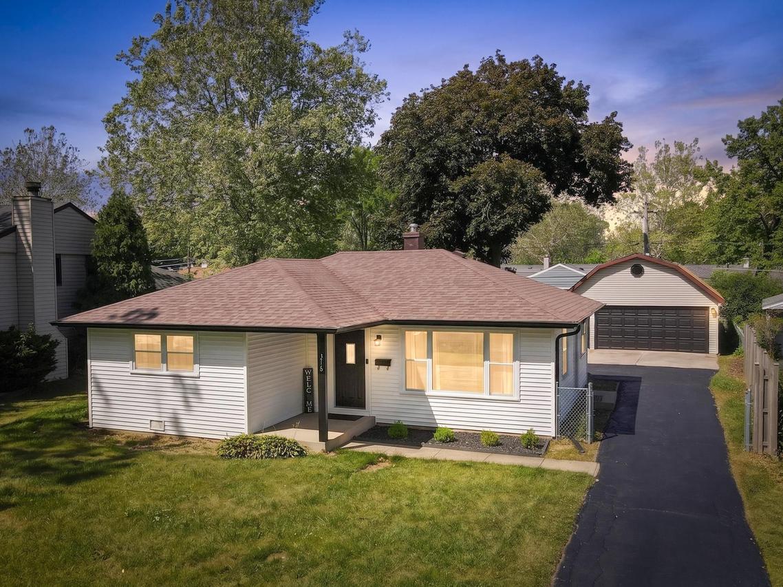 3712 Wren Ln., Rolling Meadows, IL 60008