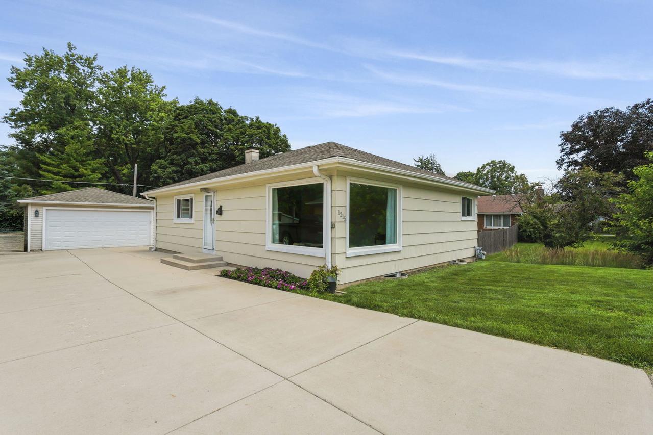 1215 W Roosevelt Rd., Wheaton, IL 60187