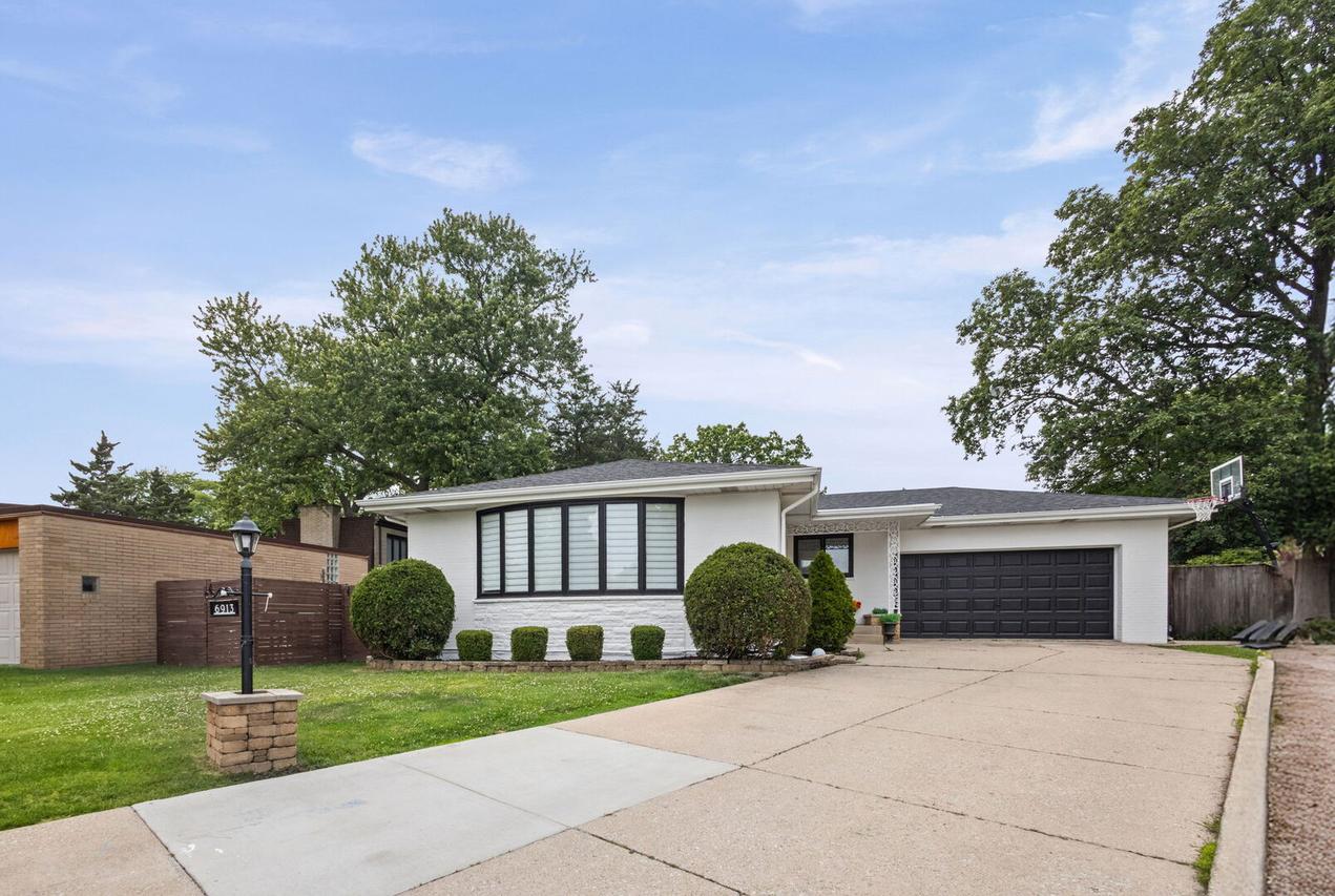 6913 N Concord Ln., Niles, IL 60714