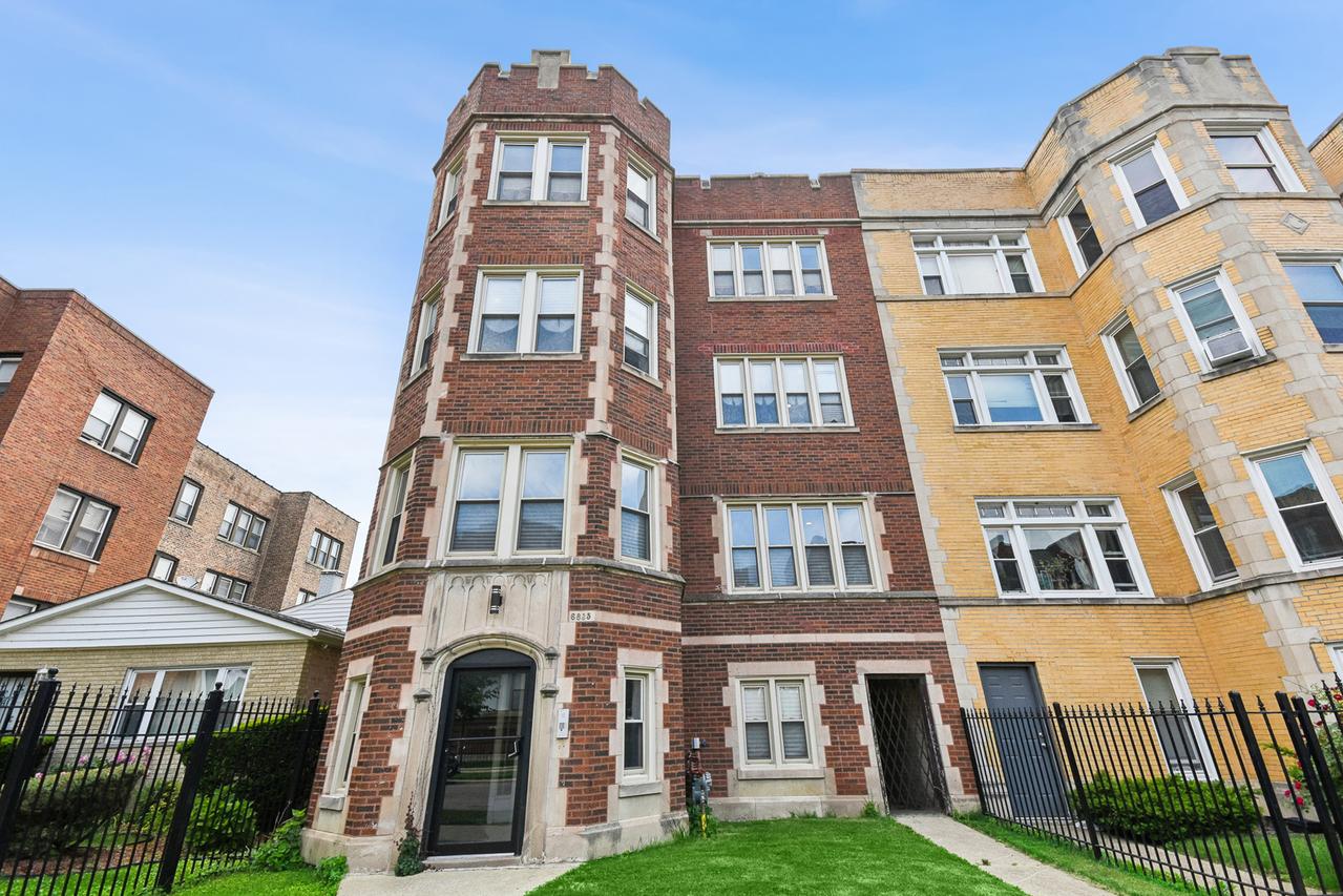 6835 S Clyde Ave., Chicago, IL 60649