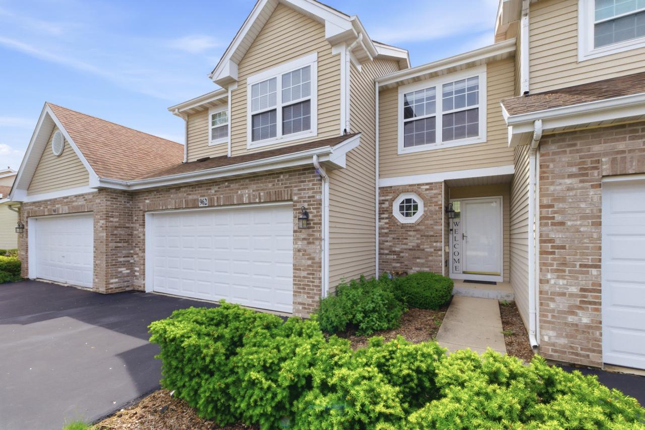 962 Willow St., Itasca, IL 60143