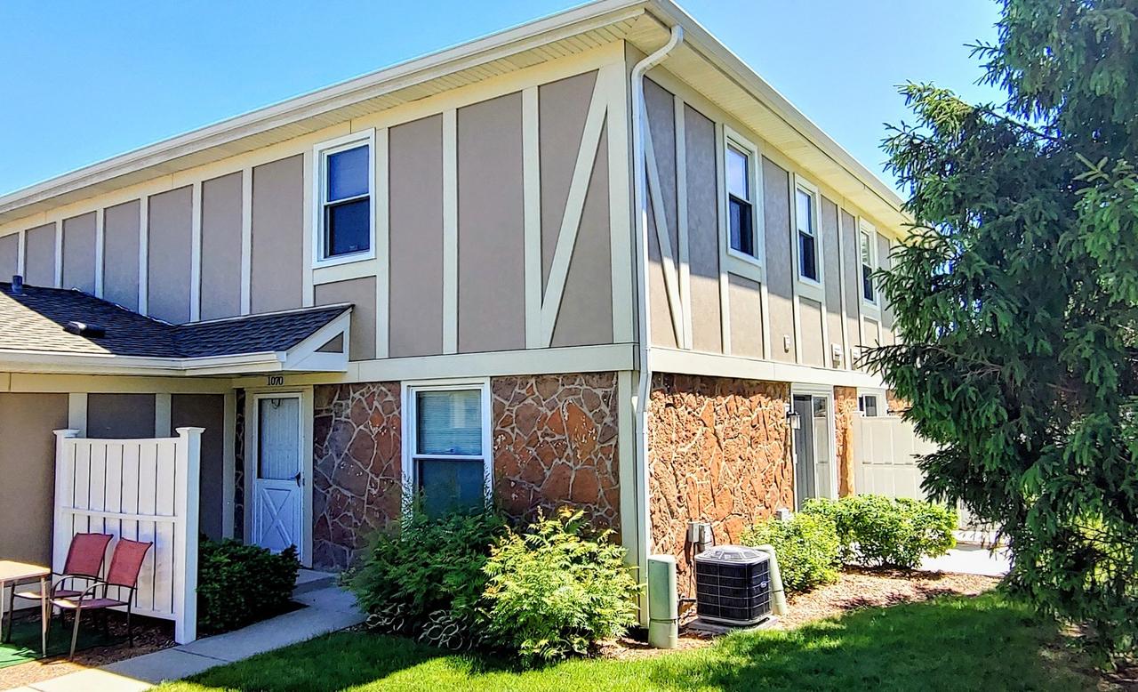1070 Glouchester Harbor, Schaumburg, IL 60193