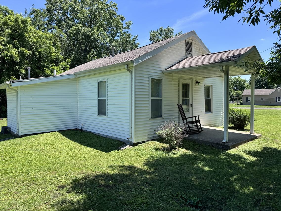 900 S Rotan St., Salem, IL 62881