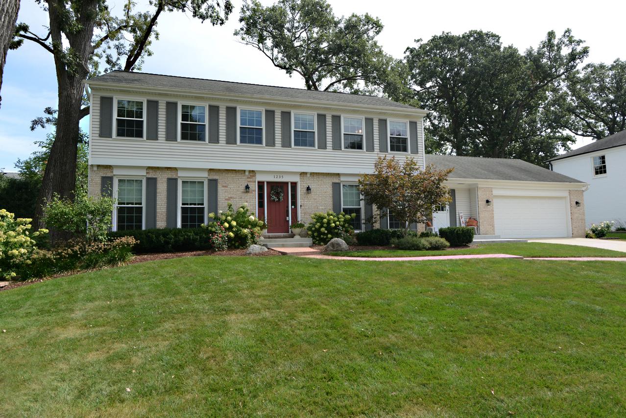 1235 Pin Oak Ct., Wheaton, IL 60189
