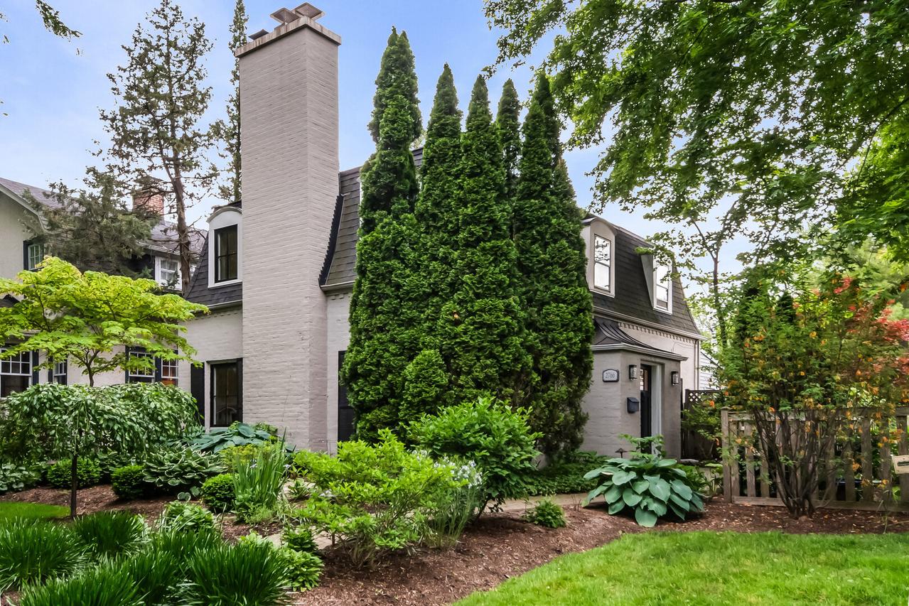 2766 Asbury Ave., Evanston, IL 60201