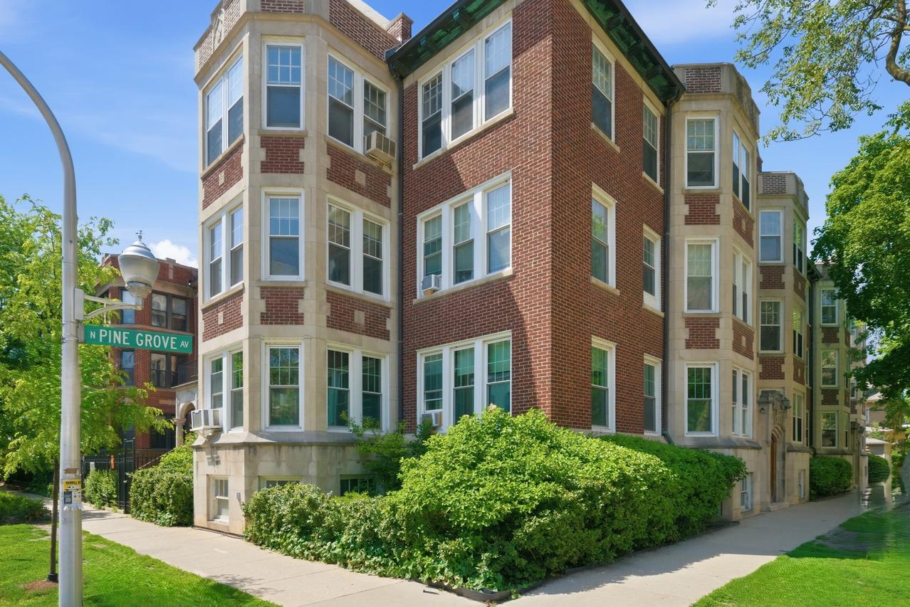 2948 N Pine Grove Ave. #2, Chicago, IL 60657