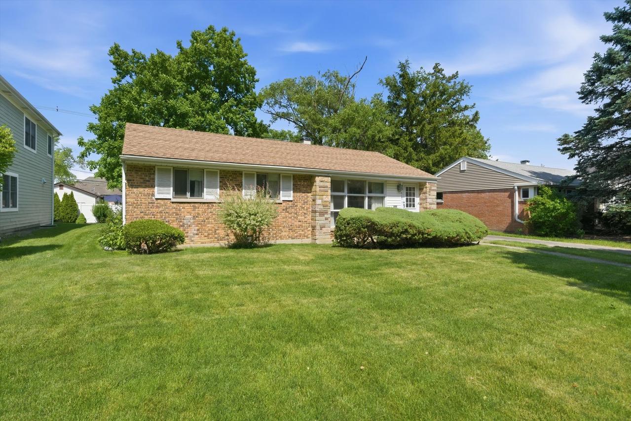 415 N Highland Ave., Elmhurst, IL 60126