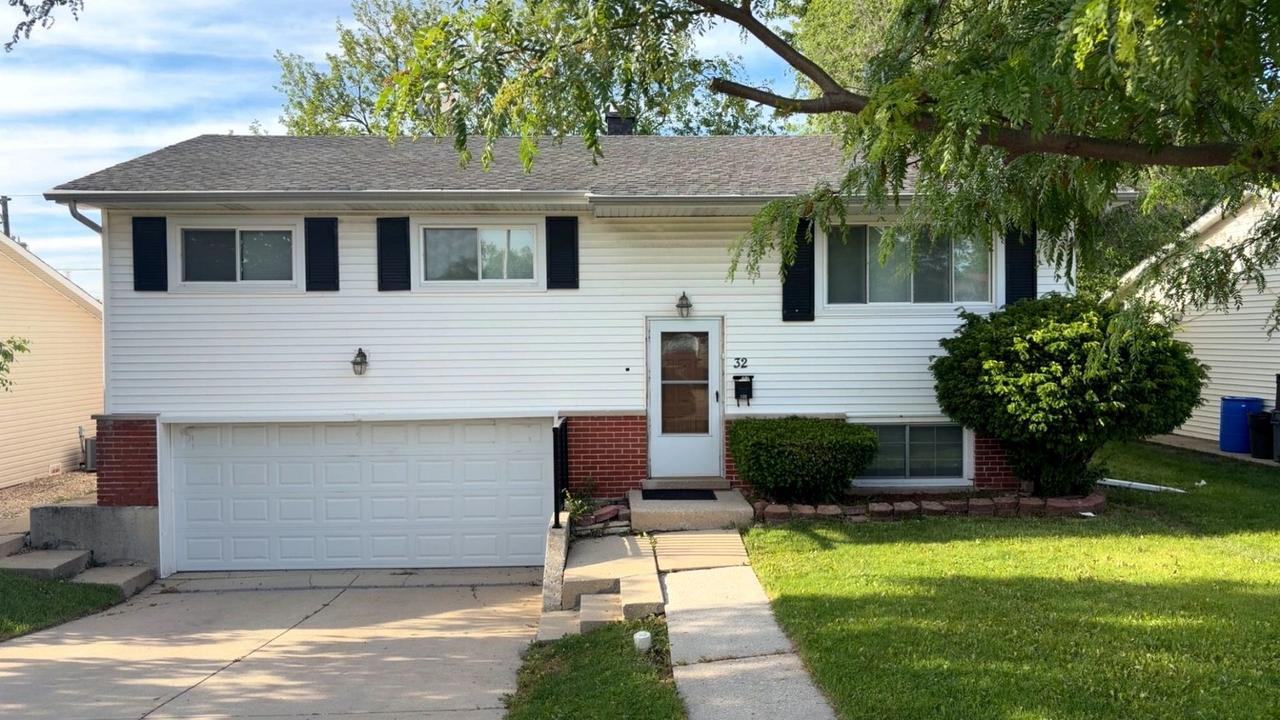 32 E Schubert Ave., Glendale Heights, IL 60139