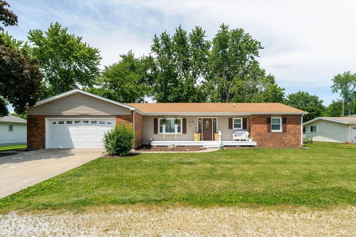 611 E Water St., Farmer City, IL 61842
