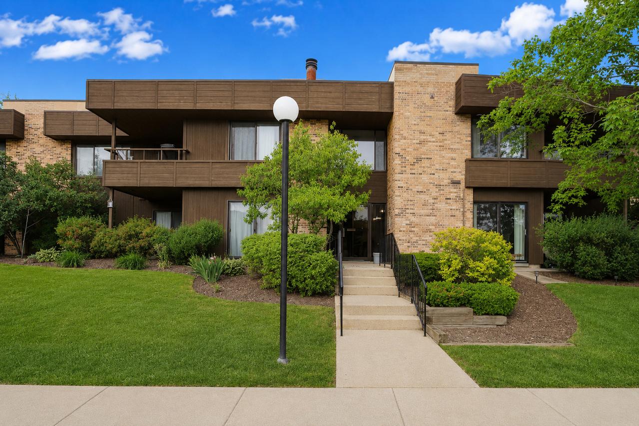 1365 N Sterling Ave. #105B, Palatine, IL 60067