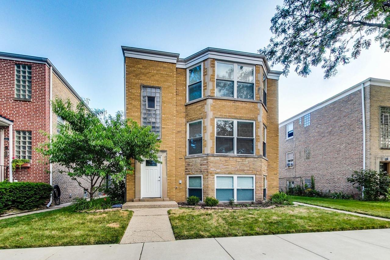 2734 W Farragut Ave., Chicago, IL 60625