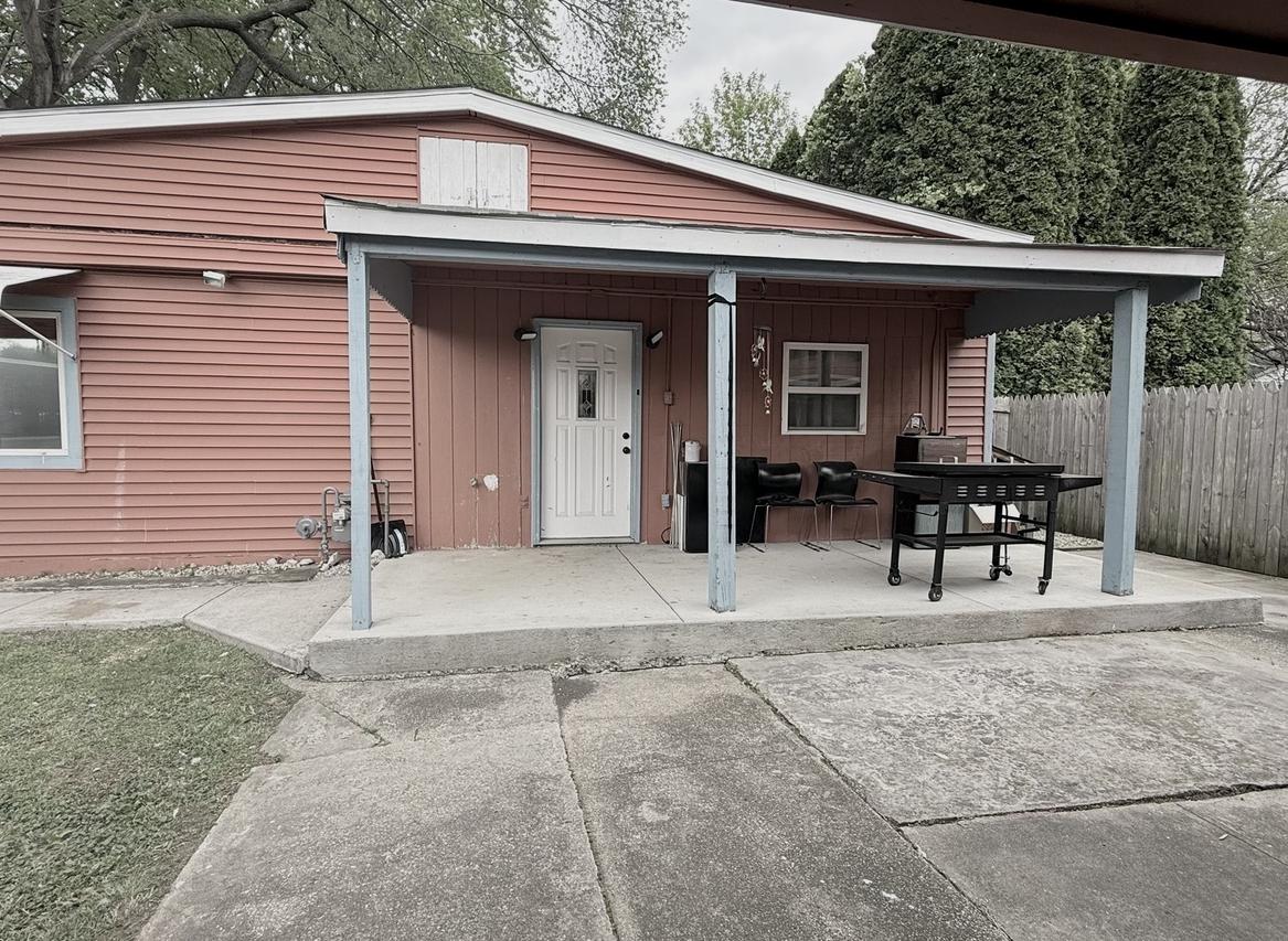 42 Rushmore Rd., Fox Lake, IL 60020