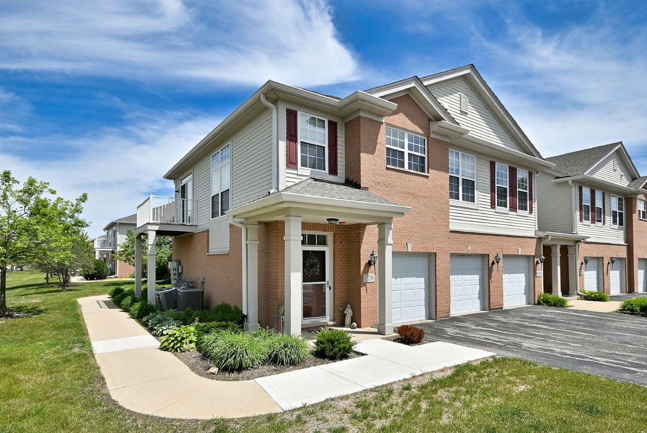 10228 Mulberry Ln. #F, Bridgeview, IL 60455
