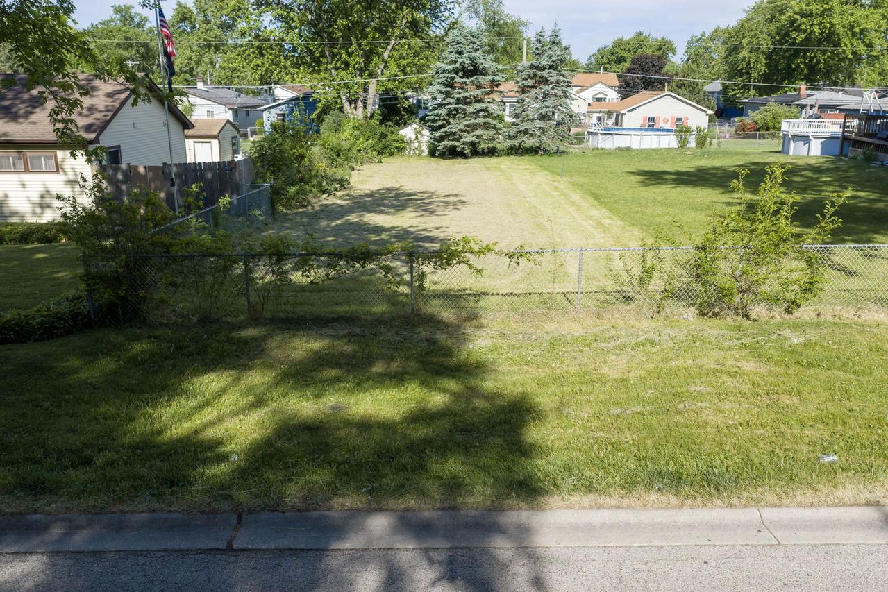 1414 N Pleasant Dr., Round Lake Beach, IL 60073