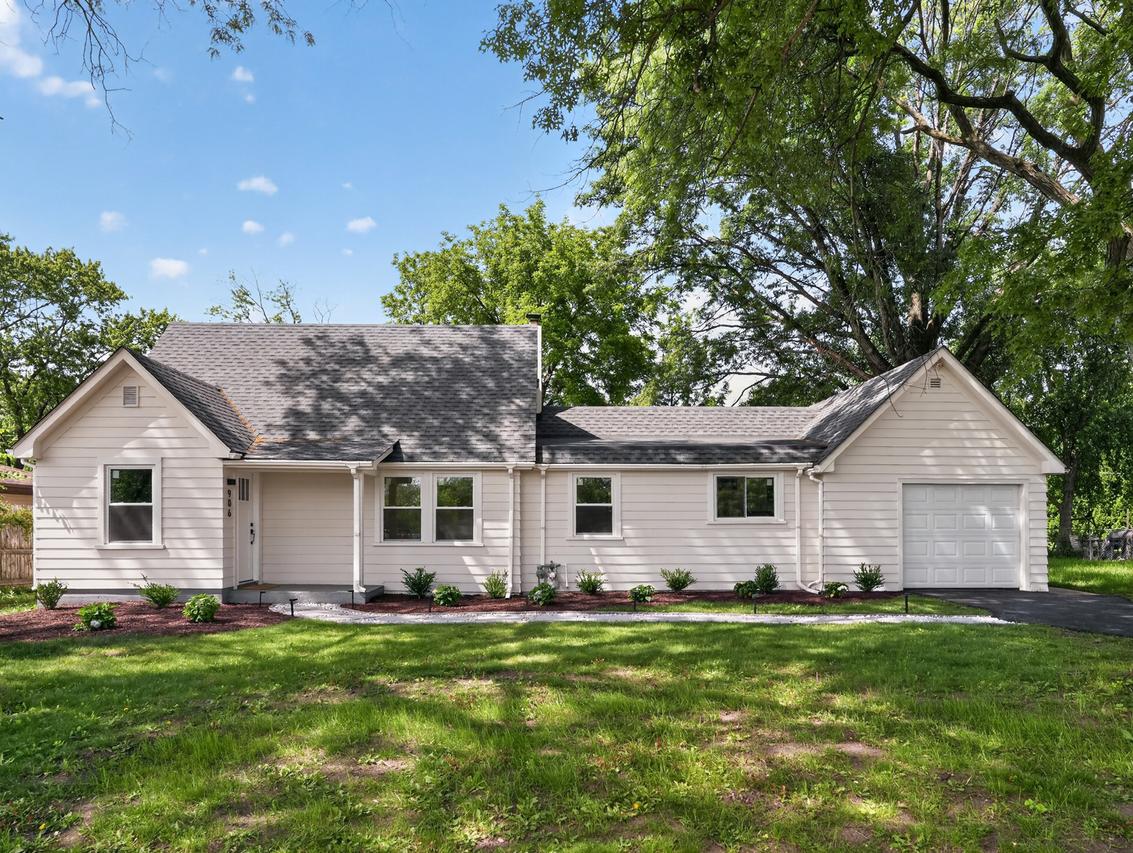 906 E Babcock Ave., Addison, IL 60101